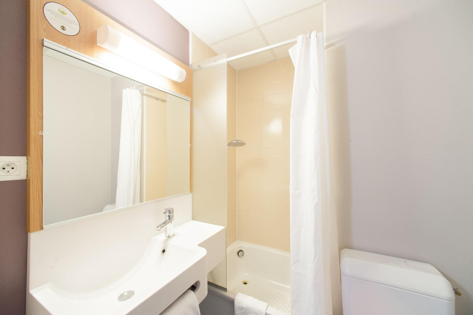 B&B Hotel Cholet Sud Exterior foto